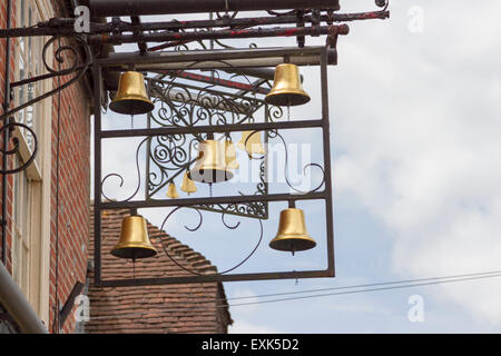 Ein Spaziergang rund um Salisbury Stadt und Gärten. Stockfoto