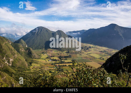 Sekundäre Vulkankegel im Pululahua Krater. San Antonio de Pichincha, Ecuador. Stockfoto