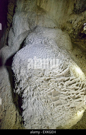 Tropfstein-Formationen in der Tham Lod Höhle, Pang Mapha Thailand Stockfoto