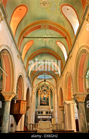 Innerhalb der katholischen Kirche (unsere Dame der Einfassung Carmel) in Ano Syra (Ano Syros) Insel Syros, Cyclades, Ägäis, Griechenland. Stockfoto