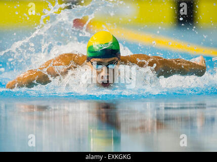 Toronto, Kanada. 14. Juli 2015. Leonardo De Deus Brasilien konkurriert die Männer 200m Schmetterling Finale der Schwimmwettbewerb am 17. Pan American Games in Toronto, Kanada, 14. Juli 2015. Leonardo De Deus gewann die Goldmedaille mit 1: 55,01 Minuten. © Zou Zheng/Xinhua/Alamy Live-Nachrichten Stockfoto