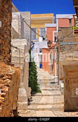 In den malerischen Gassen der Ano Syra ("Ano Syros"), die alte mittelalterliche Siedlung von Syros Insel, Kykladen, Ägäis, Griechenland. Stockfoto