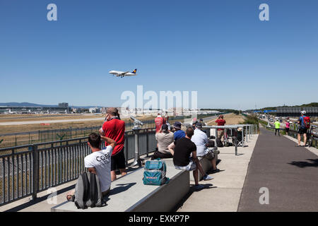 Flugzeug spotting Punkt für die Touristen auf dem internationalen Flughafen in Frankfurt am Main. 10. Juli 2015 in Frankfurt Main, Deutschland Stockfoto