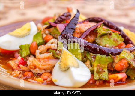 Flügel Bohnen würzigen Salat mit gekochtem Ei serviert thailändische scharfes Essen Stockfoto