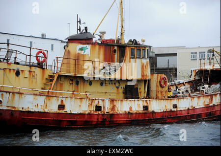 Altes Fischerboot rosten vertäut am Shoreham Port West Sussex England UK Stockfoto