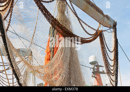 Netze der niederländischen Fischkutter hängen zum Trocknen Stockfoto