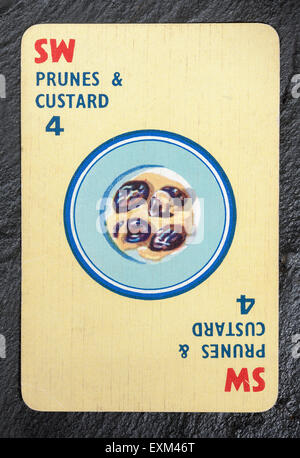 Vintage Menuette Essen Spielkarte - Pflaumen und Vanillesauce Stockfoto
