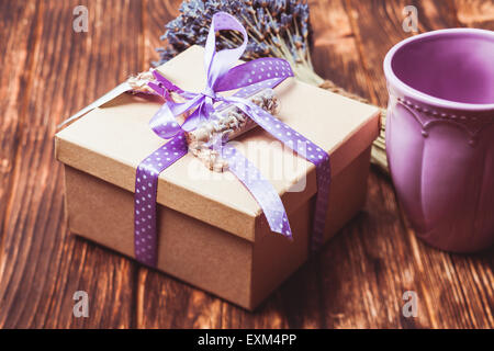 Lavendel-Geschenk-box Stockfoto