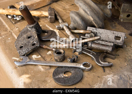 alten benutzten Werkzeuge in der einen Arbeitsraum Stockfoto