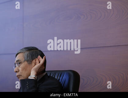 (150715)--TOKYO, 15. Juli 2015 (Xinhua)--Bank of Japan (BOJ) Gouverneur Haruhiko Kuroda besucht eine Pressekonferenz in der BOJ-Zentrale in Tokio, Japan, 15. Juli 2015. (Xinhua/Stringer) Stockfoto