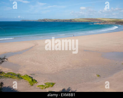 Einen malerischen Blick auf Harlyn Bay Strand an der Küste North Cornwall UK im Sommer Stockfoto