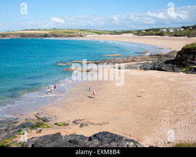 Einen malerischen Blick auf Harlyn Bay Beach North Cornwall UK im Sommer ein beliebter Surfstrand Stockfoto