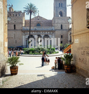 Sterben Sie Kathedrale Santa Maria Nuova in Monreale, Sizilien, Italien 1970er Jahre. Die Kathedrale von Santa Maria Nuova in Monreale, Sizilien, Italien der 1970er Jahre. Stockfoto