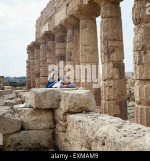 Sterben Sie Akropolis der Archäologischen Fundstätte Selinunt Auf Sizilien, Italien 1970er Jahre. Die Akropolis von der archäologischen Stätte Selinunt von Sizilien, Italien der 1970er Jahre. Stockfoto