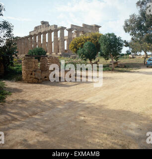 Tempel E der Archäologischen Fundstätte Selinunt Auf Sizilien, Italien 1970er Jahre. Der Tempel E der archäologischen Stätte Selinunt von Sizilien, Italien der 1970er Jahre. Stockfoto