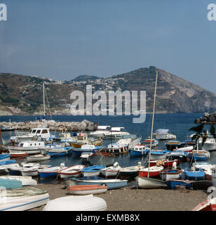 Der Hafen von Sant'Angelo Auf Ischia, Italien 1970er Jahre. Der Hafen von Sant ' Angelo, Ischia, Italien der 1970er Jahre. Stockfoto