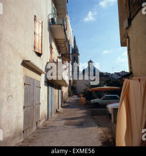 Aussicht Auf Die Kirche Sainte Marie Majeure von Calvi, Liparische 1980er Jahre. Blick auf die Kirche Sainte Marie Majeure in Calvi, Corsica der 1980er Jahre. Stockfoto