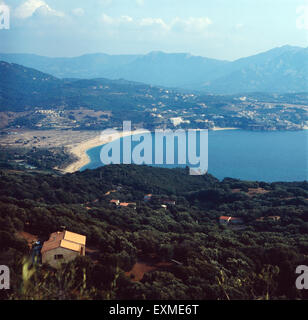 Aussicht Auf Die Bucht von Propriano, Liparische 1980er Jahre. Blick auf die Bucht von Propriano, Corsica der 1980er Jahre. Stockfoto