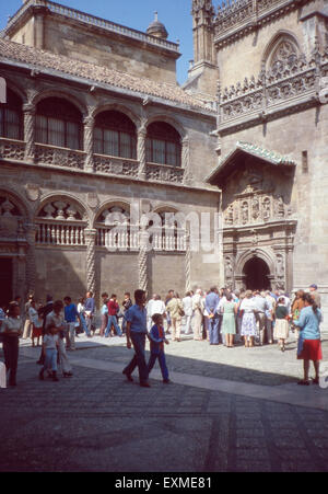 Eine Besichtigung der Capilla Real von Granada, Andalusien, Spanien 1980er Jahre. Besichtigung der königlichen Kapelle von Granada, Andalusien, Spanien der 1980er Jahre. Stockfoto