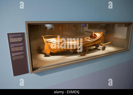 19. Jahrhundert Rettungsboot Reproduktion Modell in Barcelona Maritime Museum (MMB), Katalonien, Spanien Stockfoto