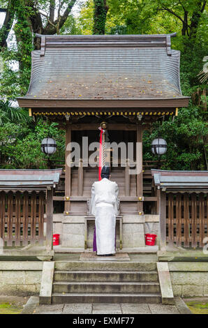 Tempelpriester in Kansai Kitano Tenmangu Schrein, Kyoto, Japan Stockfoto