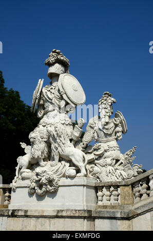 Schönbrunn Gloriette barocken Pavillon Statuen Wien Österreich Stockfoto