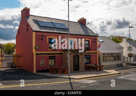 Bayview Bar in ein Clochán Liath, Dungloe oder Dunglow, ist eine Gaeltacht-Stadt im County Donegal, Irland. Stockfoto