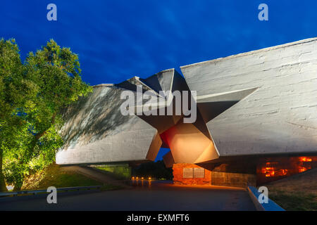 Eingang zur Festung Brest in der Nacht, Weißrussland Stockfoto