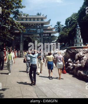 Ein Besuch der Tiger Balm Garden in Singapur, 1980er Jahre. Besichtigung der Tiger Balm Garden von Singapur, der 1980er Jahre. Stockfoto