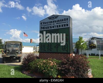 Monroe. 2. Juni 2015. Foto aufgenommen am 2. Juni 2015 zeigt die Außenansicht der Chennault Luftfahrt und Militär-Museum in Monroe, Louisiana, Vereinigte Staaten. Die Vereinigten Staaten und China, die zwei mächtigsten Länder der Welt kooperierte wunderbar in ihrem Kampf gegen die japanischen Aggressoren im zweiten Weltkrieg, und sie müssen zusammenarbeiten, um Frieden in der Welt im neuen Jahrhundert, Nell Calloway, Enkelin des berühmten Flying Tigers Kommandanten Leutnant General Claire Lee Chennault, sagte vor kurzem zu schützen. © Zhang Yongxing/Xinhua/Alamy Live-Nachrichten Stockfoto