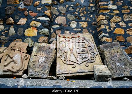 Ruinen von Vasai Fort, portugiesische Symbole, Fort Bassein, Vasai cha killa, Corte de Bacaim, Gericht von Bassein, Vasai, Palghar Bezirk, Konkan Division, Maharashtra, Indien, Asien Stockfoto