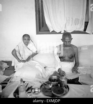 Kasturba Gandhi und Mahatma Gandhi in Abbottabad Hazara Khyber Pakhtunkhwa Peshawar in Pakistan Oktober 1938 Stockfoto