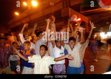 Inder feiern Sieg der indischen Cricket-Team in Pakistan in eintägigen internationalen Cricket match Mumbai Maharashtra Stockfoto