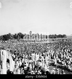 Mahatma Gandhi Ankunft in einem Masse treffen in Bengalen; 1945 KEINE HERR Stockfoto