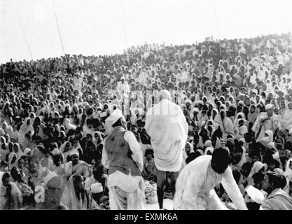 Mahatma Gandhi bei einer Messe in Bengal, Indien, 1945, alter Jahrgang 1900er Stockfoto