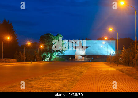 Eingang zur Festung Brest in der Nacht, Weißrussland Stockfoto