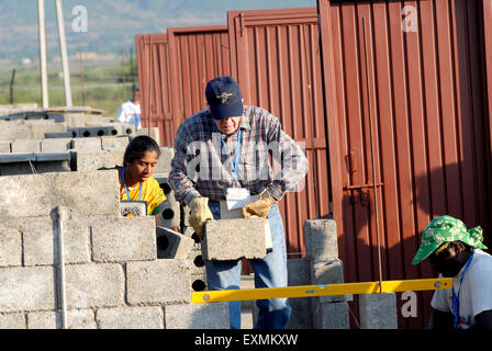 Ehemaliger US-Präsident Jimmy Carter freiwillige bauen Häuser 23. Jimmy Carter Arbeit Projekt Patan Dorf Lonavala Stockfoto