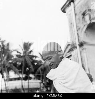 Mahatma Gandhi bei einem Gebetstreffen in Rungta House; Mumbai; September 1944 keine Herr Stockfoto