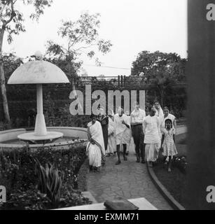 Rajkumari Amrit Kaur Agatha Harrison Alexander Mahatma Gandhi Abha Gandhi Pyarelal Aruna Desai Purushottam Birla Haus Mumbai Stockfoto