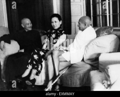 Mahatma Gandhi im Gespräch mit chinesischen Führer Chiang Kai Chek und seine Frau in Kalkutta Indien 1942 Stockfoto