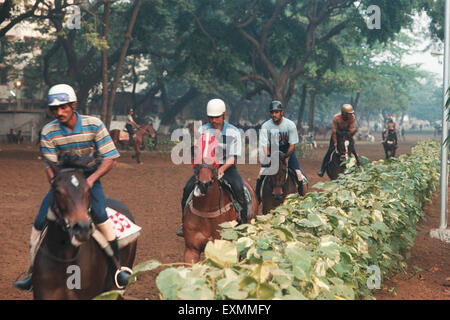Jockey Reitpferde, Mahalaxmi Race Course, Mahalakshmi, Bombay, Mumbai, Maharashtra, Indien, Asien Stockfoto