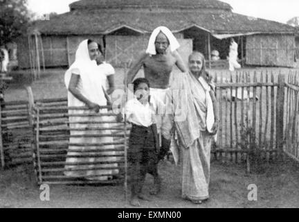 Mahatma Gandhi Kasturba Gandhi Sevagram Ashram Nagpur Indien 1942 Stockfoto