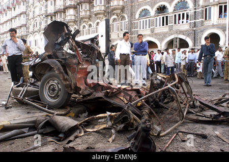 Auto beschädigt Terror Bombe Explosion explosive am Taj Mahal Hotel Bombay Mumbai Maharashtra, Indien Stockfoto