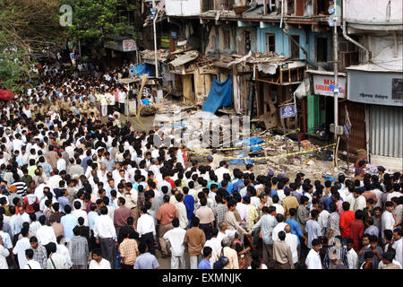 drängen Sie sich Bombe Explosion Website Zaveri Bazaar Kalbadevi Bombay Mumbai Maharashtra Indien Stockfoto