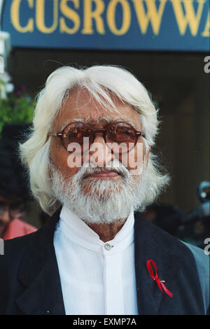 Indischer Maler M.F. Hussain an Mahalaxmi Rennstrecke für Aids Awareness Kampagne Bombay Mumbai Maharashtra Indien Stockfoto