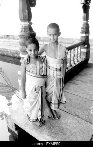 Jungen lernen alte vedische kulturelle Bildung, Prahlada Gurukula, Pejavara Matha, Thenkpete, Udupi, Karnataka, Indien, Asien Stockfoto