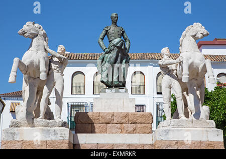 Cordoba - das Denkmal für Manolete am Plaza del Conde de Priego Square von Bildhauer von Luis Moya und Manuel Alvarez Laviada (195 Stockfoto