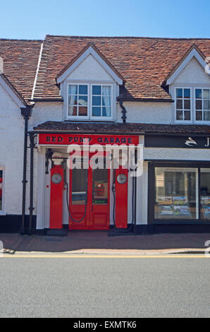 Great Missenden rot Pumpe Garage Buckinghamshire Stockfoto