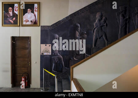 Plakate von Khomeini und Khomeini In das National Museum, Shemiranat County, Teheran, Iran Stockfoto