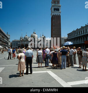 Der Markusplatz von Venedig, Italien 1980er Jahre. Markusplatz Piazza Venezia, Italien der 1980er Jahre. Stockfoto